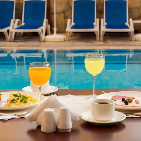 Lara Dinc Отель 3*