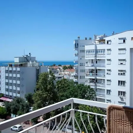 Lara Dinc Hotel