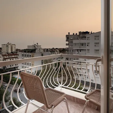 Lara Dinc Hotel
